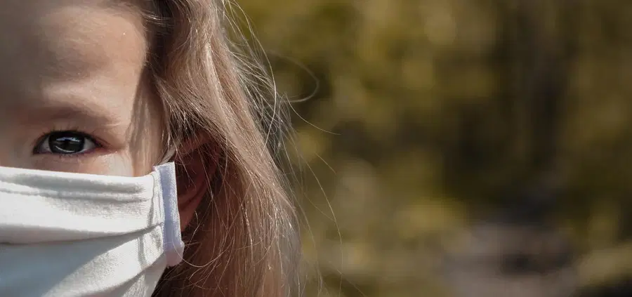 Za zaščito najmlajših izdelali "čebelarsko" zaščitno masko