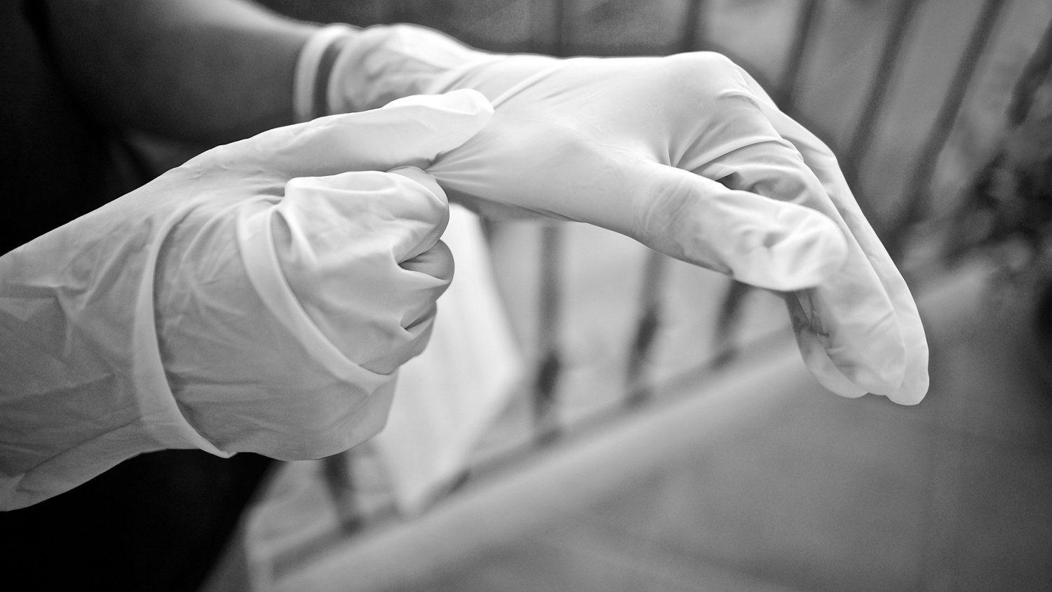 Študija: Umrli za koronavirusom imeli nepopravljive poškodbe pljuč