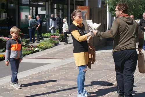 Na Ravnah razdelili okoli 150 izvodov brezplačnega časopisa