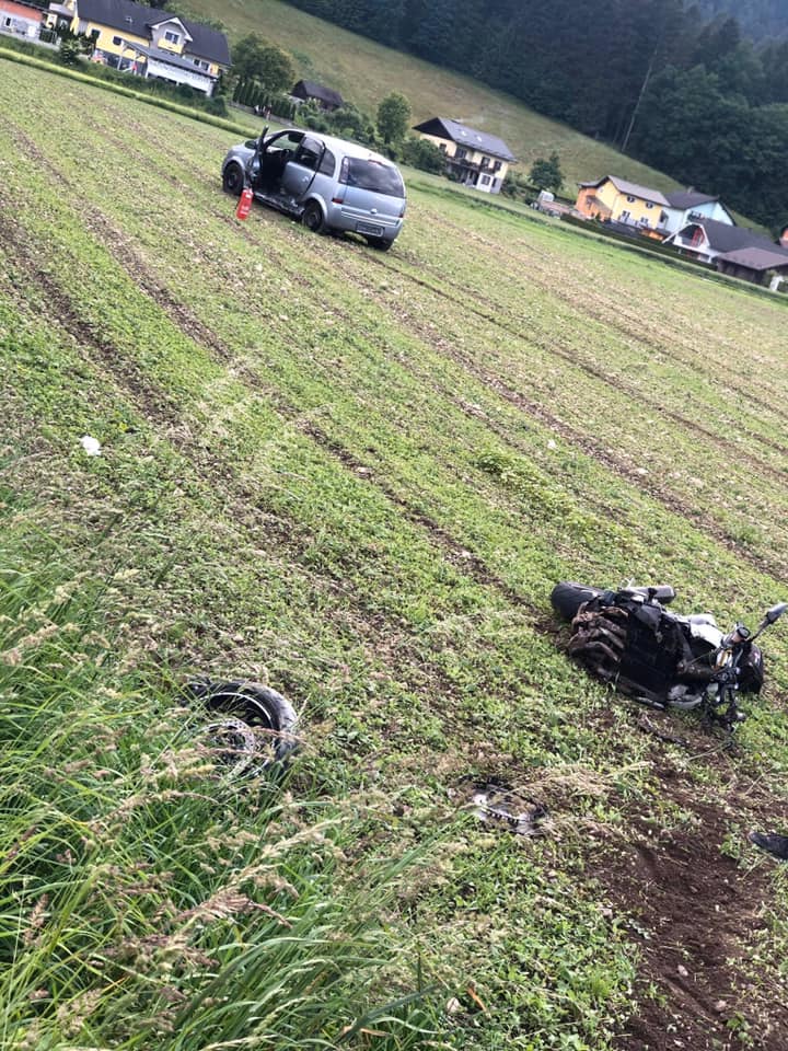 V nesreči v Bukovski vasi poškodovani dve osebi