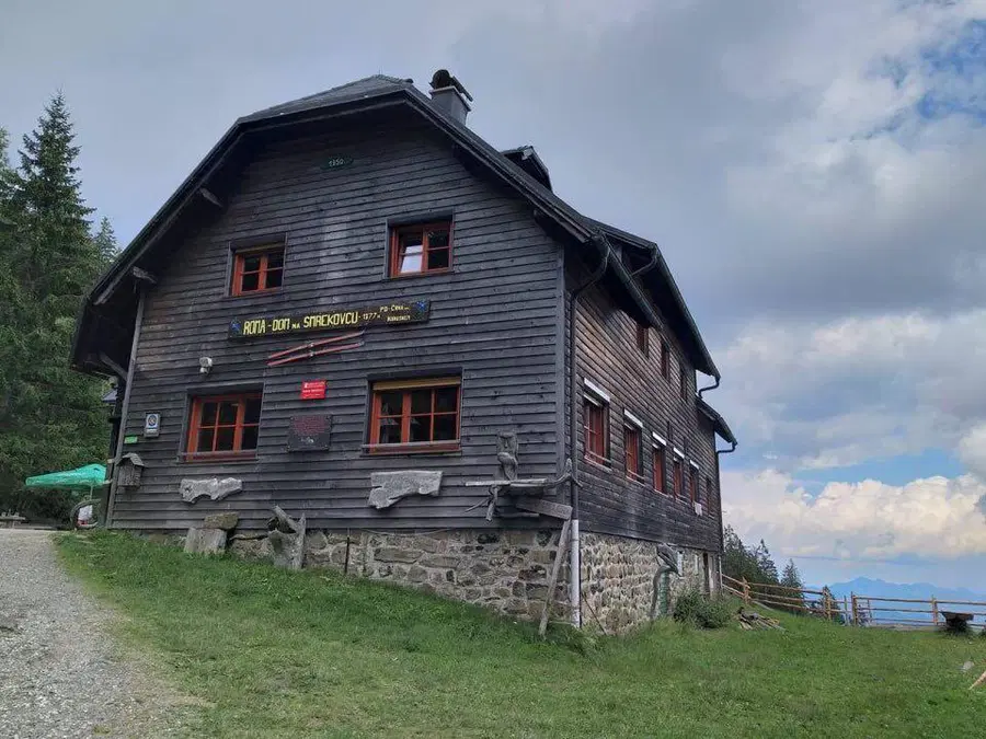 Na Smrekovcu obnovili planinski dom, danes 6. dan Smrekovca