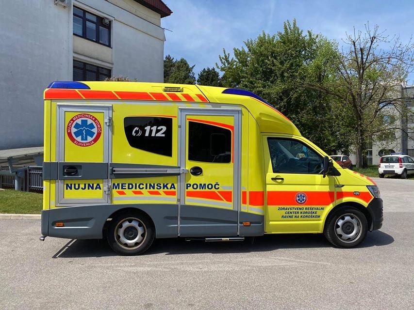 Huje poškodovanega delavca prepeljali v SB Slovenj Gradec