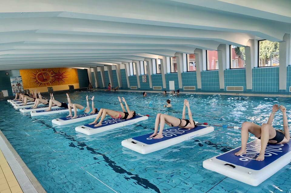 Zabavna vadba na napihljivih blazinah na Ravnah