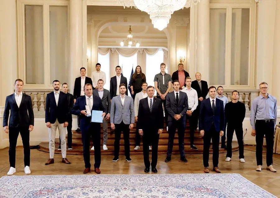 "Hvala za pravljico, ki jo bomo nosili v srcih do konca življenja", je dejal Tine Urnaut.