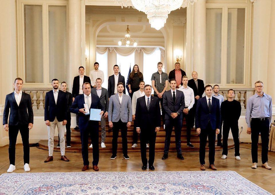 "Hvala za pravljico, ki jo bomo nosili v srcih do konca življenja", je dejal Tine Urnaut.