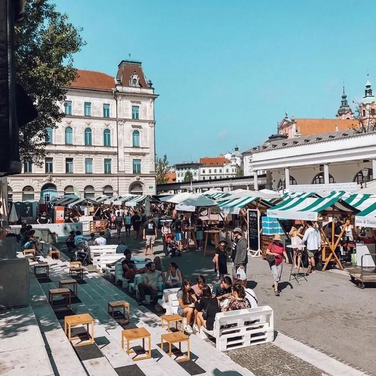 Odprta kuhna v Ljubljani začela sezono s skoraj 40 stojnicami