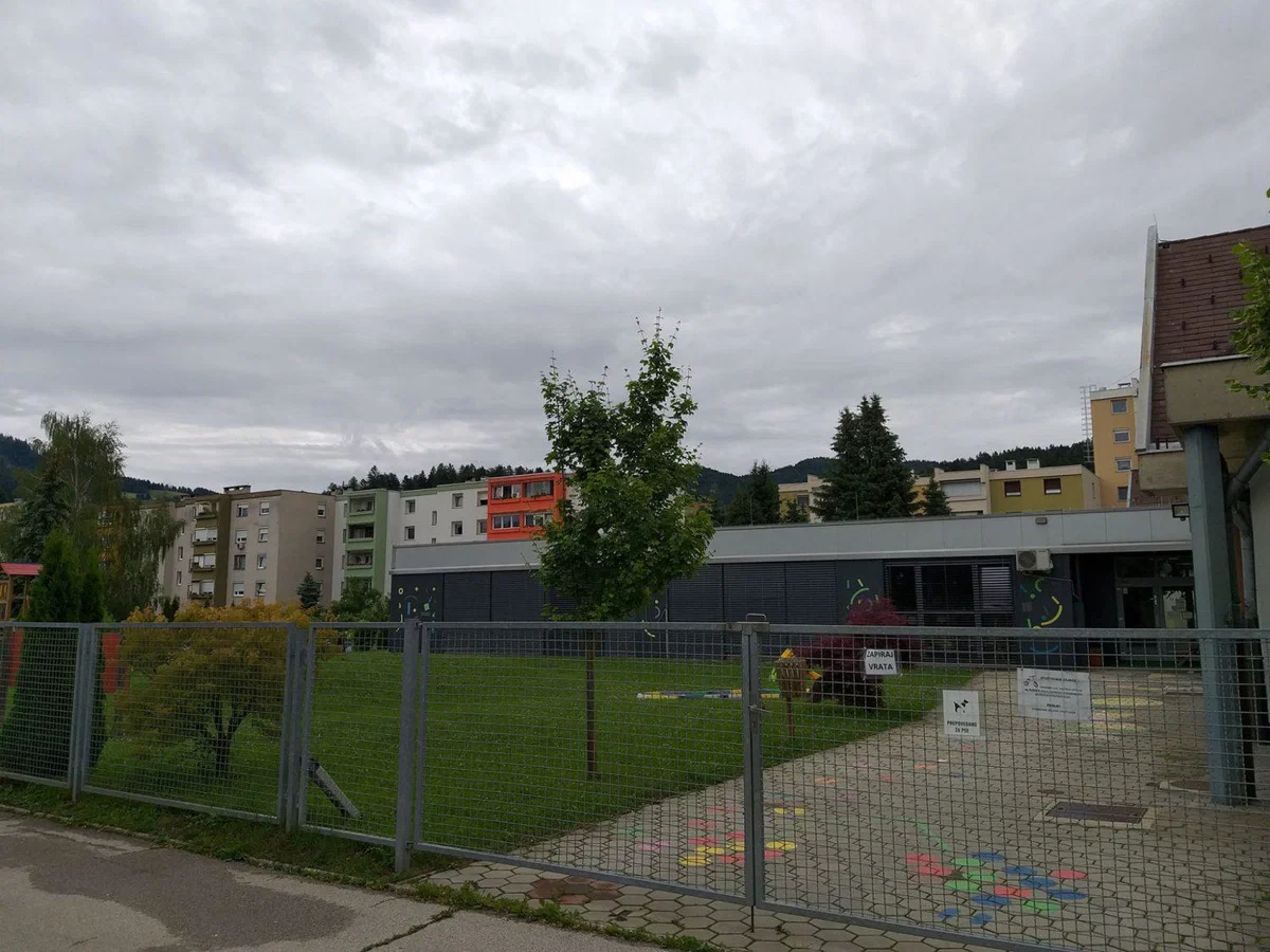 Koliko otrok je vpisanih v koroške vrtce in kakšne so cene programov?