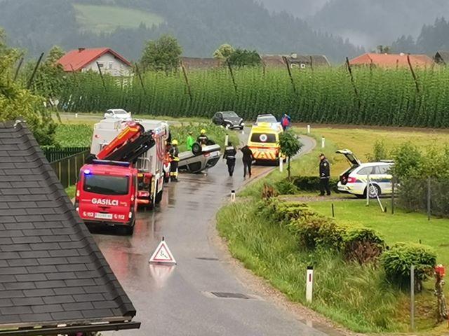 V prometni nesreči v Podgorju ena oseba poškodovana