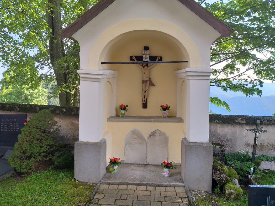 Škofovska konferenca z novimi navodili: Maše naj bodo na prostem, blagoslovljena voda mora biti umaknjena