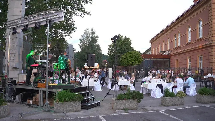 Pričetek poletja v mestu privabil glasbene in kulinarične navdušence