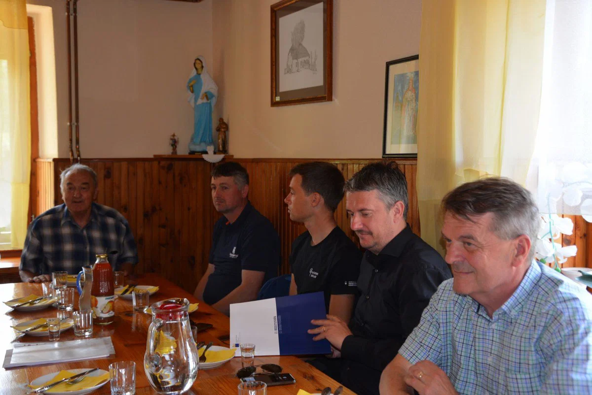 Državni sekretar Damjan Stanonik na obisku hribovskih kmetij in gozdov na Koroškem