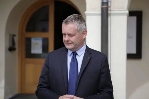 Klugler: Pandemija covid-19 je po vsem svetu precej spremenila dosedanje dojemanje človekovih pravic