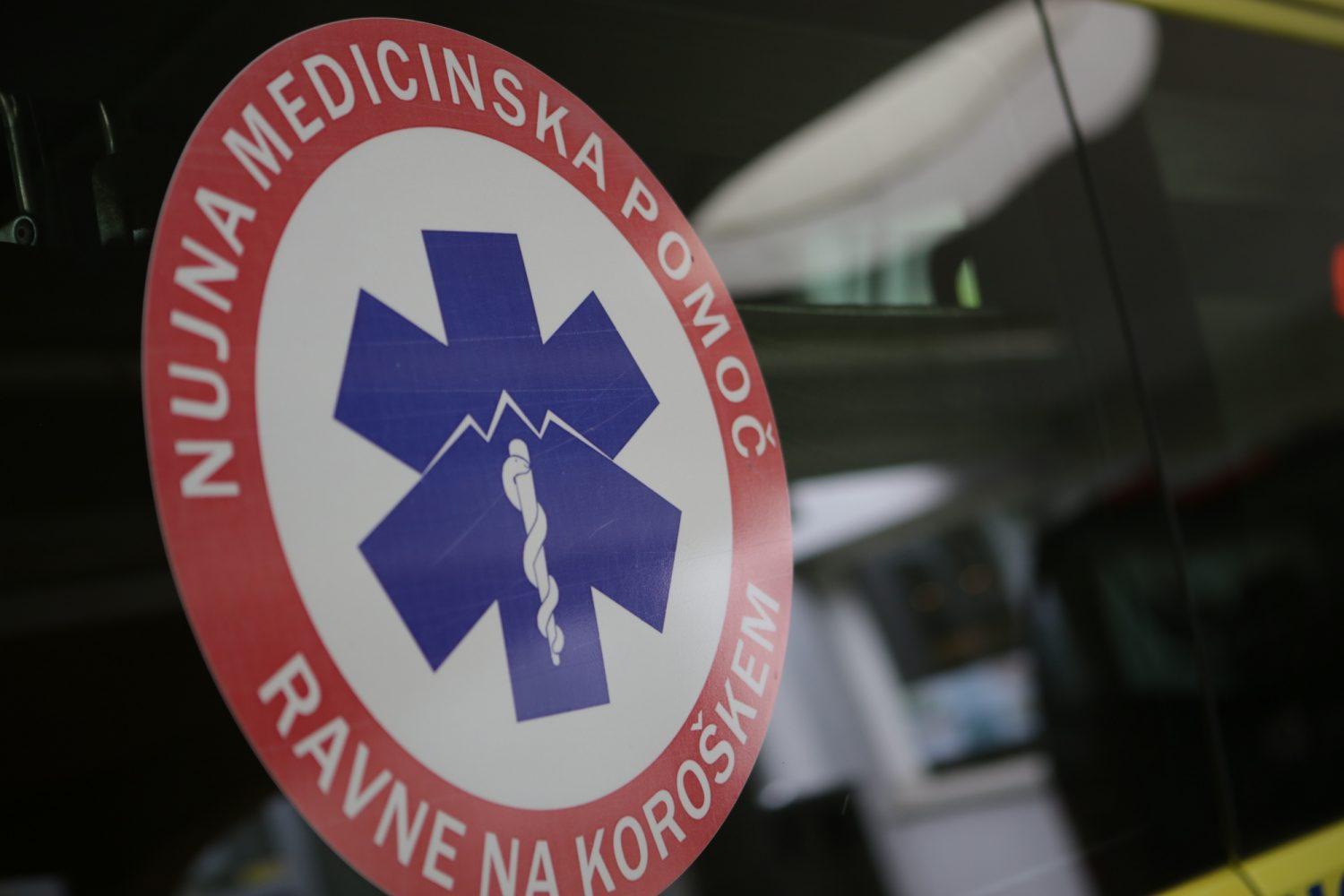 Huda poškodba voznika štirikolesnika na Naravskih ledinah