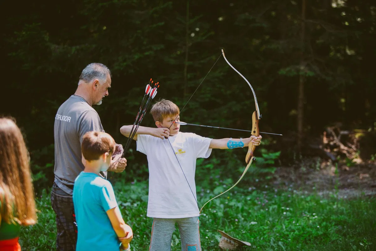 Ob koncu šolskega leta v koroške gozdove prihaja Modri volk