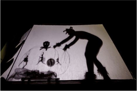 Ples senc pred dvorcem Rotenturn