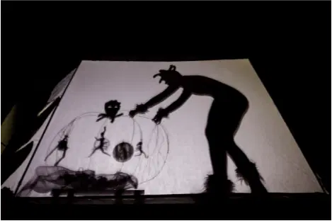 Ples senc pred dvorcem Rotenturn