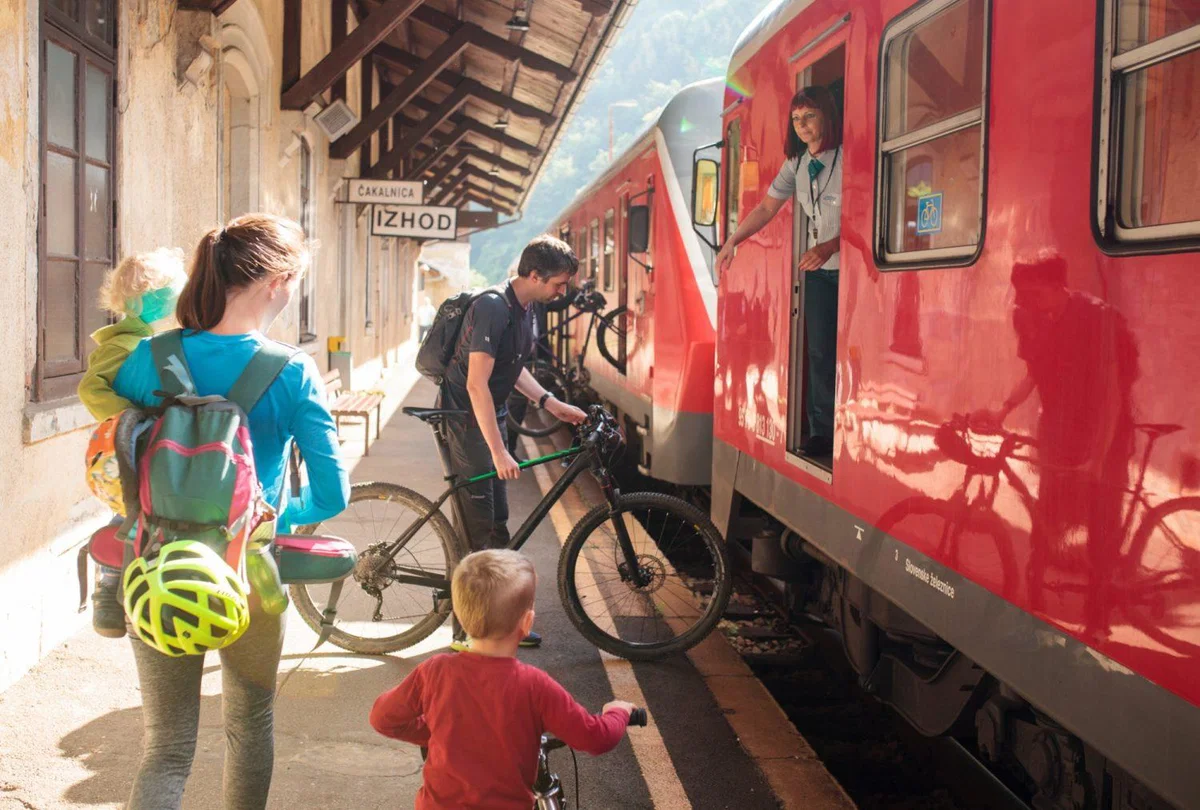 Štrekna bus in poletni kolesarski vlak zopet na pot