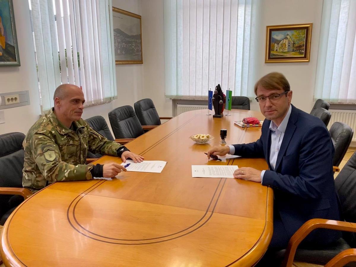 Župan Rožen podpisal podporo Slovenski vojski in vojaškim vajam