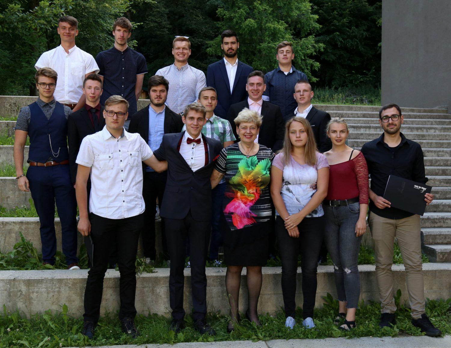 Srednja šola Ravne z dvema diamantnima maturantoma