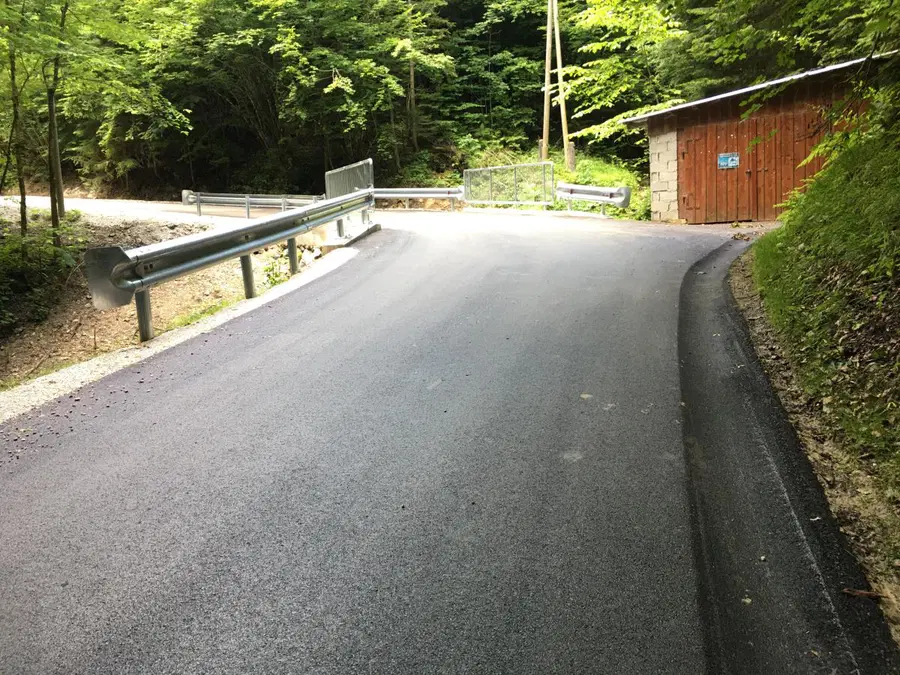 Dela na cesti Smučarska koča - Naravske ledine zaključena