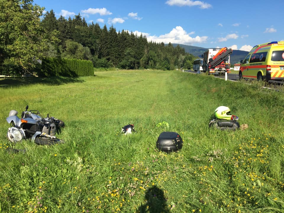 Za nesrečo v Mislinji krivo nepravilno prehitevanje motorista