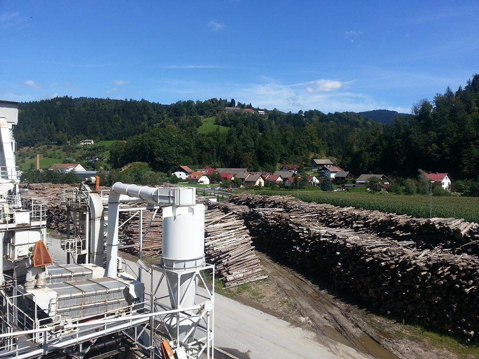 Turški lastnik začasno ustavil naložbo v tovarno ivernih plošč