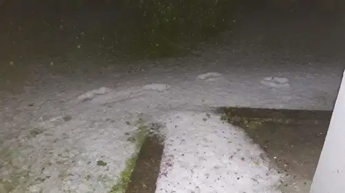 Klestila je ogromna toča, voda je ogrožala in zalivala objekte, sprožil se je zemeljski plaz