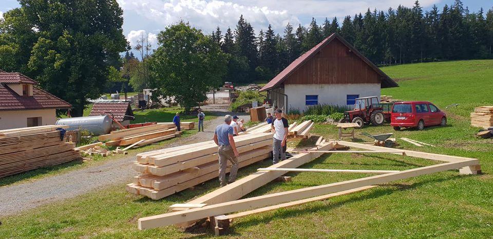 Dober odziv na humanitarna akcijo zbiranja sredstev za družino Preglav. Kmalu bo na vrsti "rušt"