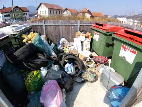 Komunala Slovenj Gradec: "Ekološki otoki postajajo divja odlagališča"