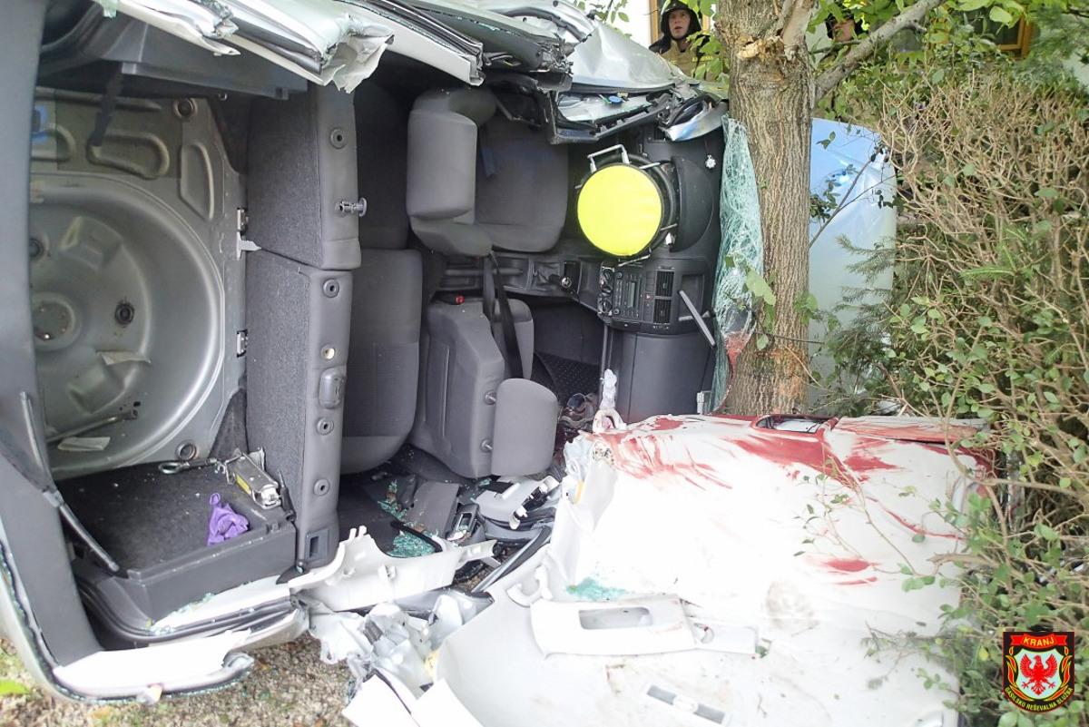 V hudi prometni nesreči ena oseba izgubila življenje