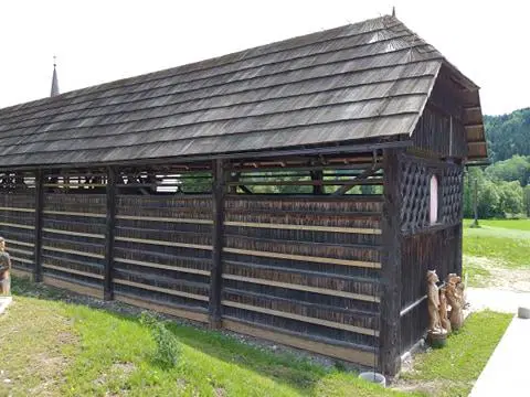 Na Poljani odtujili kip