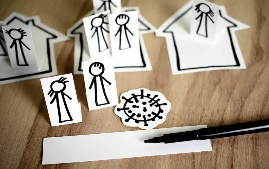 Prve karantenske odločbe izdali že kmalu po polnoči