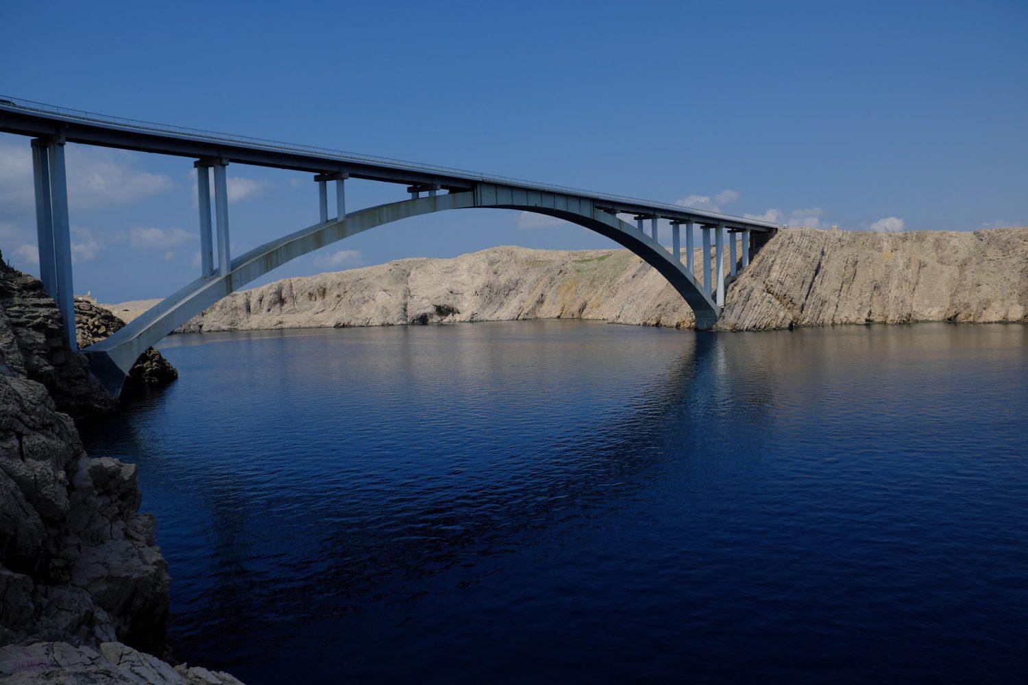 Rdeči alarm za Hrvaško, sunki burje tudi do 160 kilometrov na uro