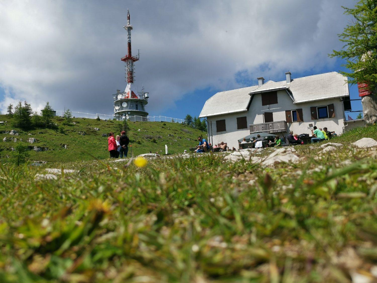 Vlomili v prostore na Uršlji gori