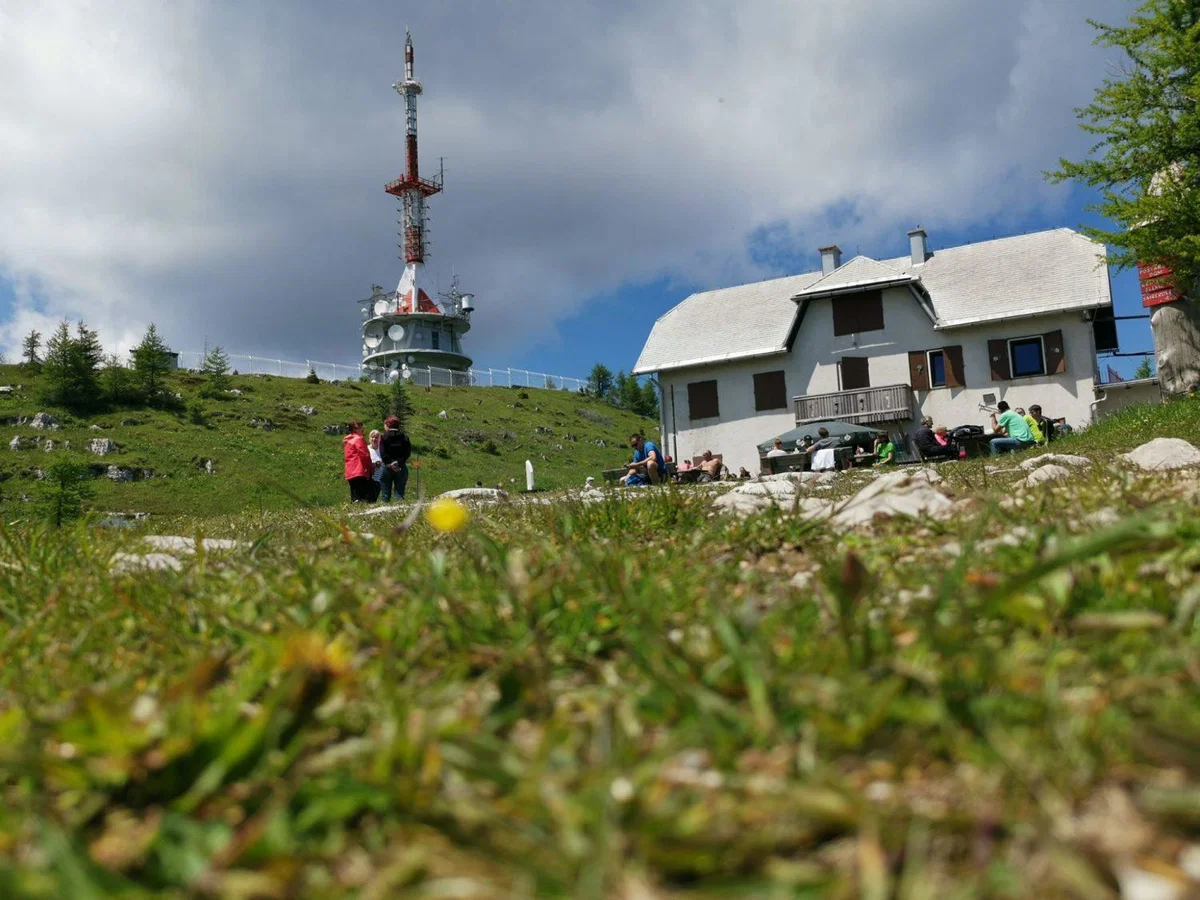 V slovenskih gorah več manj izkušenih in slabše opremljenih planincev