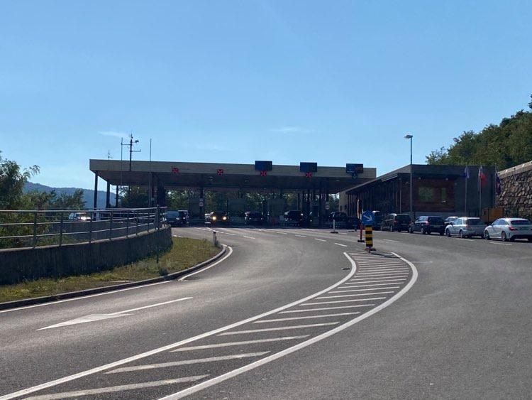 Danes znova pričakovati gnečo na mejnih prehodih