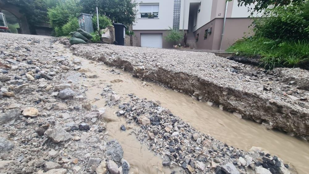 To so posledice torkovega neurja na Prevaljah