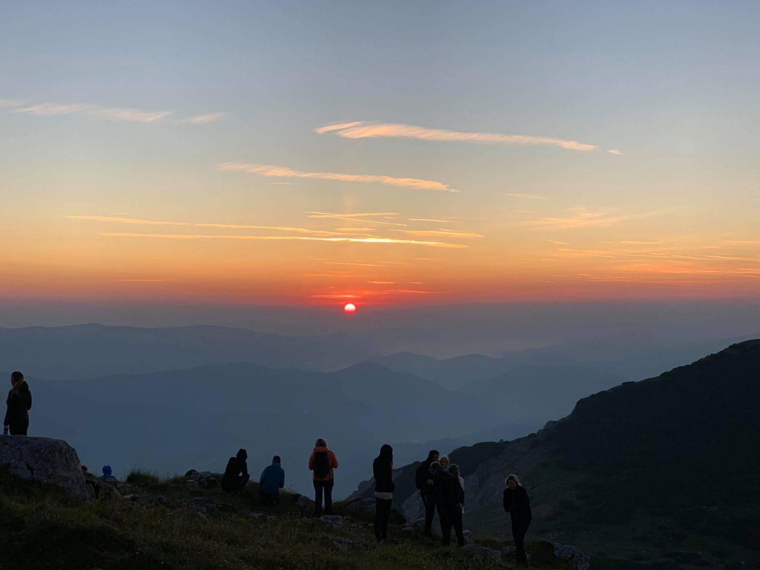 Pridružite se pohodu k sončnemu vzhodu na Peco