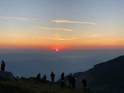Pridružite se pohodu k sončnemu vzhodu na Peco