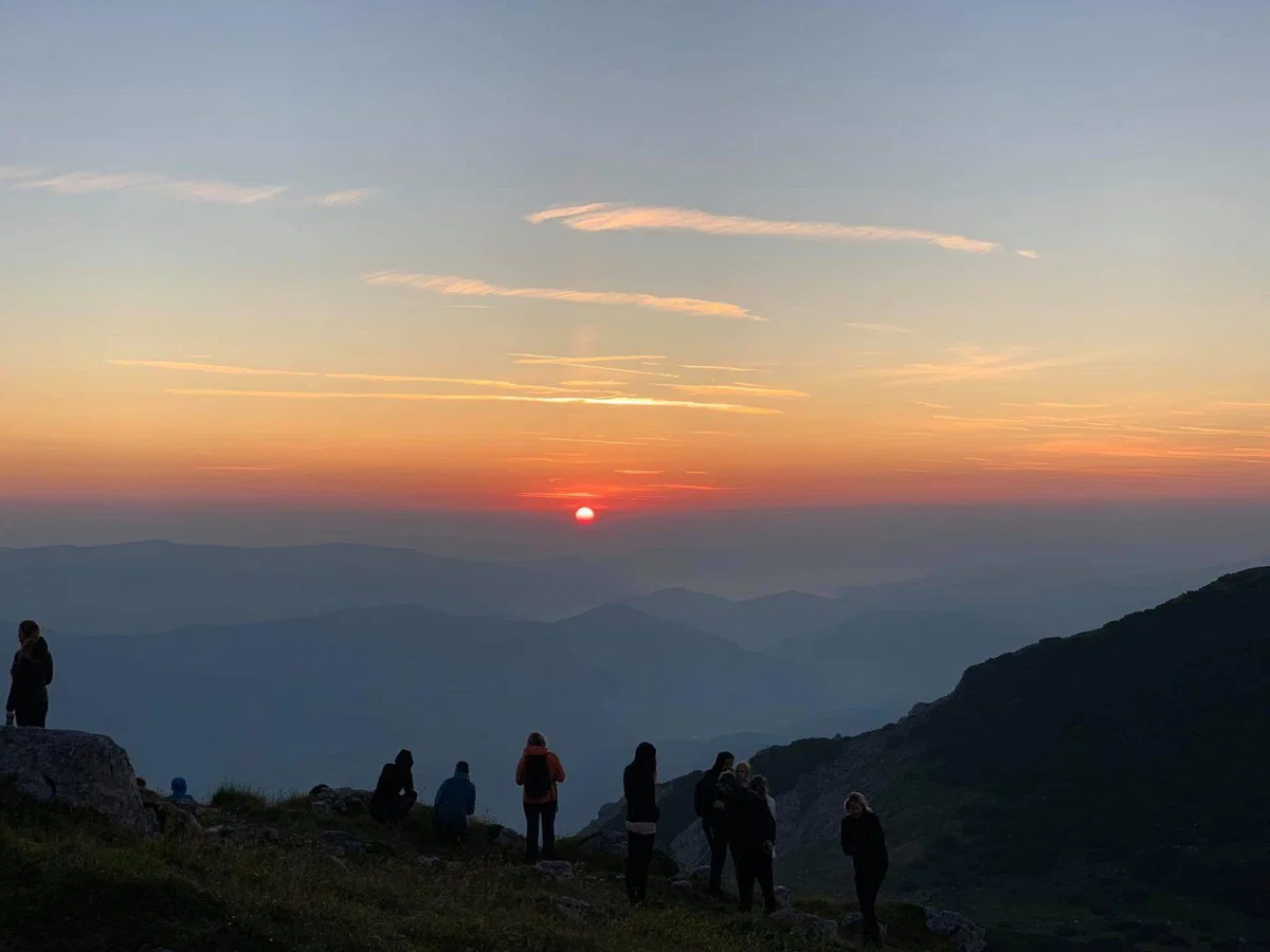 Pridružite se pohodu k sončnemu vzhodu na Peco