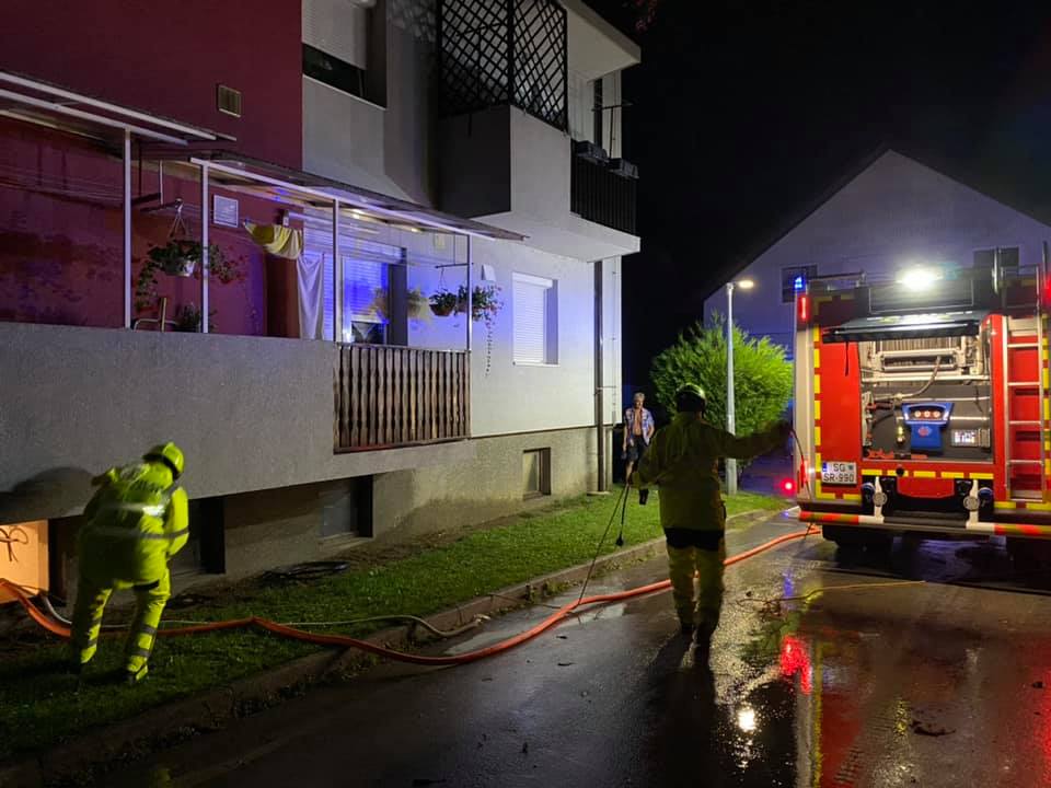 Močnejše nevihte povzročale nevšečnosti tudi na Prevaljah in Ravnah