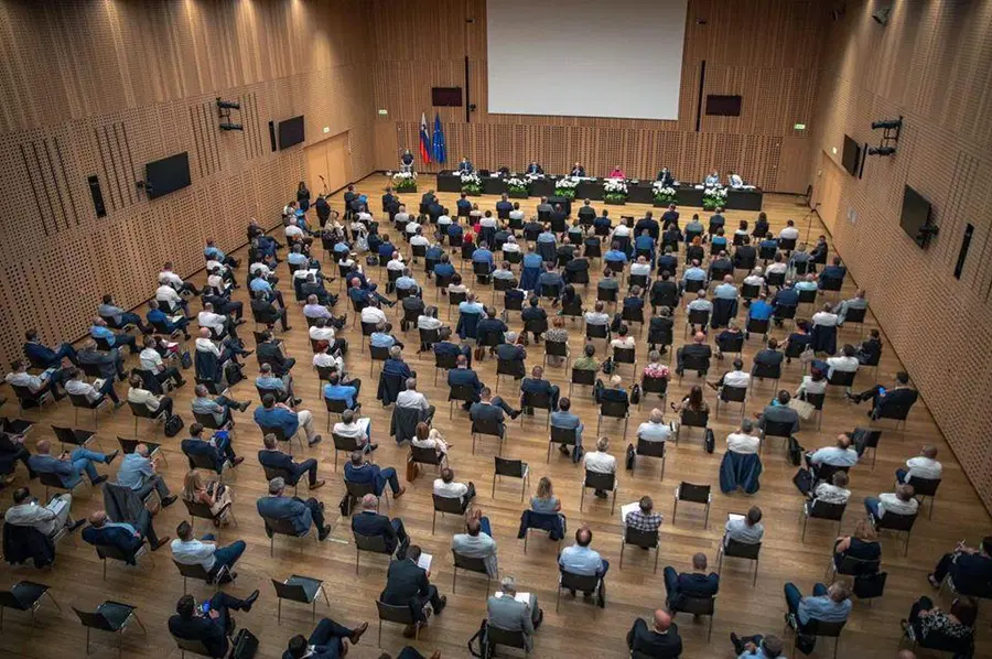 Vlada in župani za krepitev sodelovanja pri črpanju evropskih sredstev