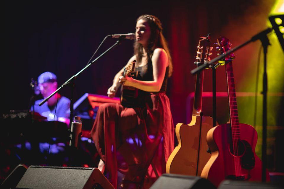 Pod zvezdnatim nebom v Grajskem parku obiskovalce začarala Ditka