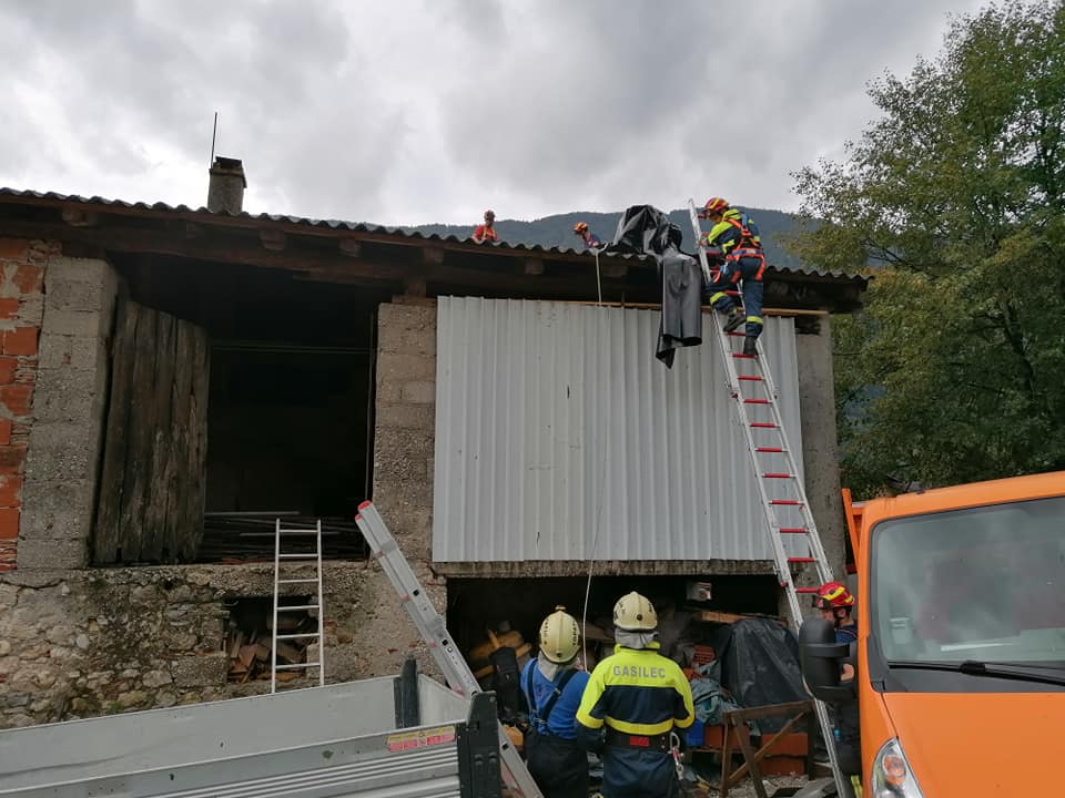 Neurja najhuje prizadela Posočje in Bohinj, težave tudi na Koroškem