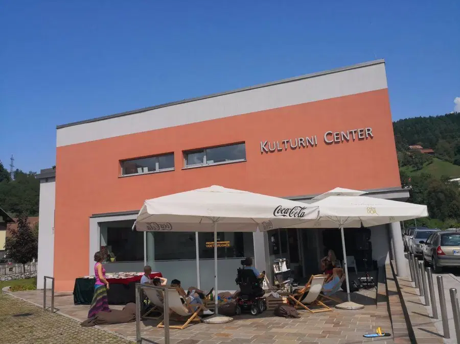 Na Ravnah je čas za kulturo, čas za druženje ob dobri kavi in glasbi