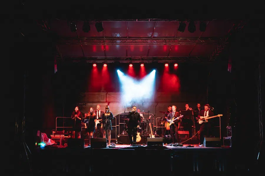 Poletje na Ravnah bo! Jazz festival, odlični koncerti in stand up