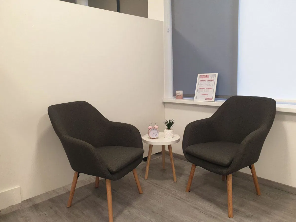 Ob pogoju testiranja zaposlenih od ponedeljka znova odprte vse trgovine ter številne storitve