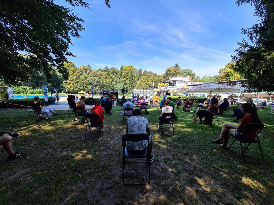 'Bademantl dan' – Dan gole resnice