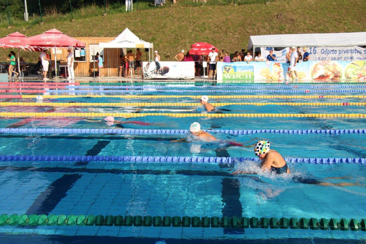 Na Ravnah se odpira letni bazen