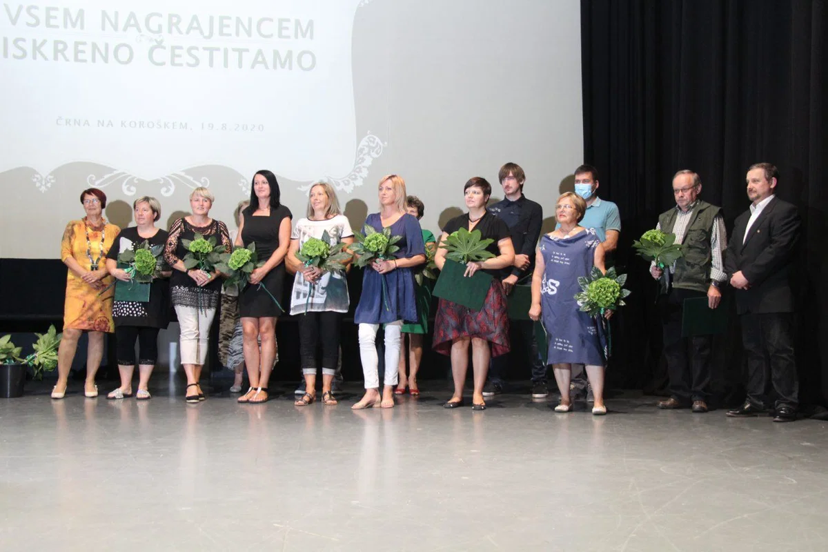 V Črni podelili občinska odličja in uradno predali namenu "Fajn konc"